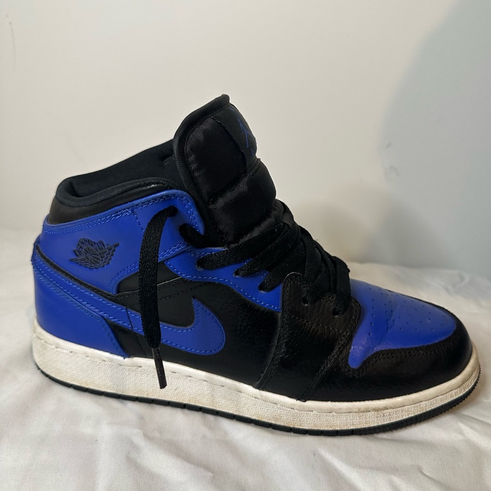 Jordan 1 Mid Black Royal Blue .Comes with authentic shoebox